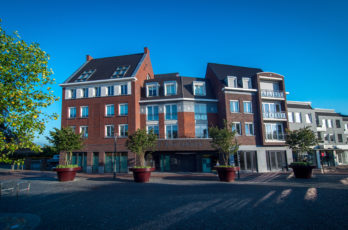 Appartementencomplex en winkels Best